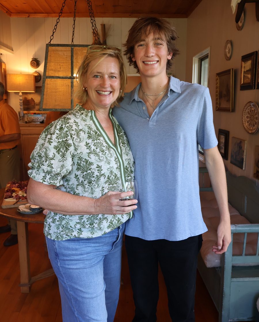 A happy guest with her chef