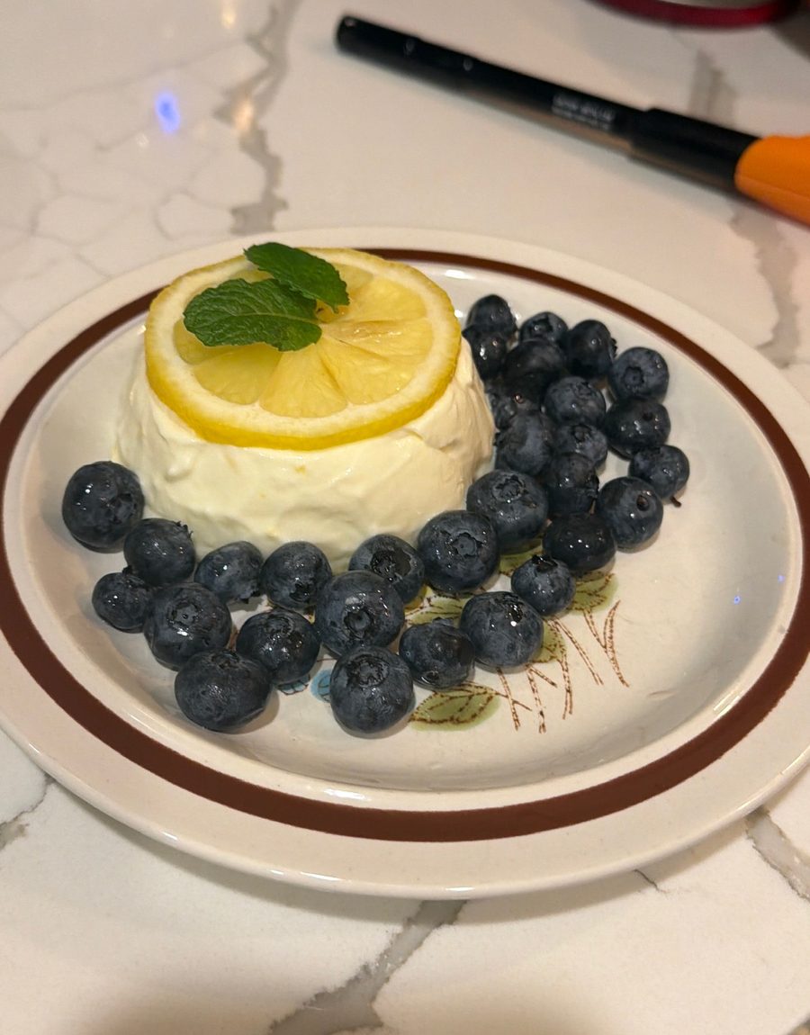 Lemon panna cotta with blueberries